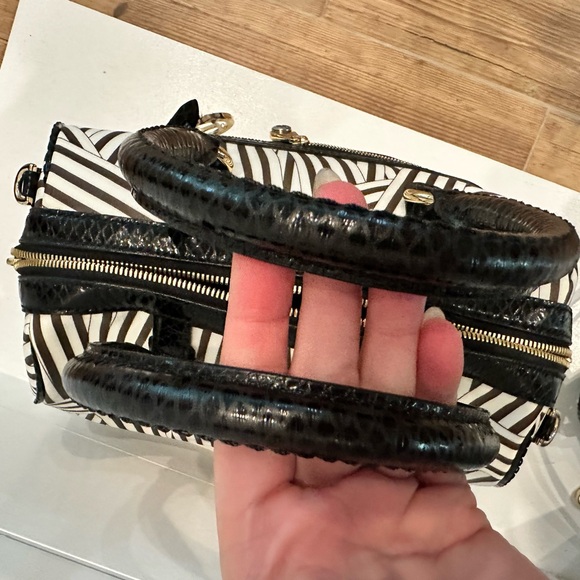 Henri Bendel NWT Disturbed Stripe Barrel Satchel Rare - Picture 5 of 16